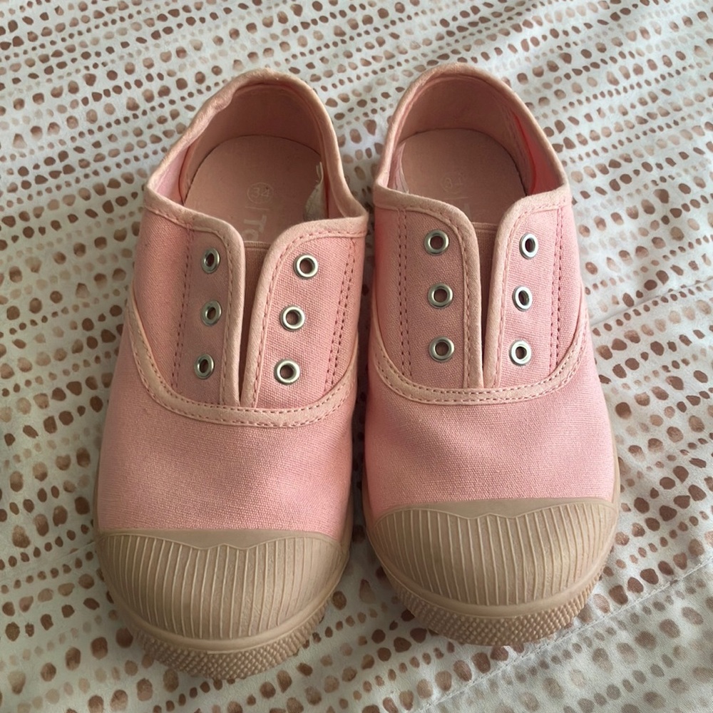 Pink little girl shoes  Size 34(9)
